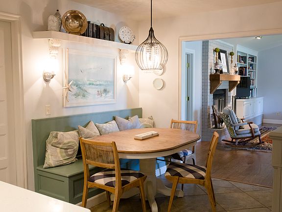 Eat-in dining, banquette