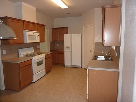 3rd image of 2814 Durham Chase Ln