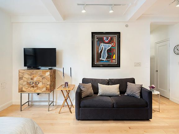 4th image of 127 W 79th St Floor 7