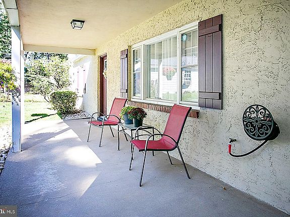 3rd image of 336 Hillside Rd