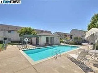 2 bed, 1.5 bath, 1002 sqft, $2,650 — Photo 4