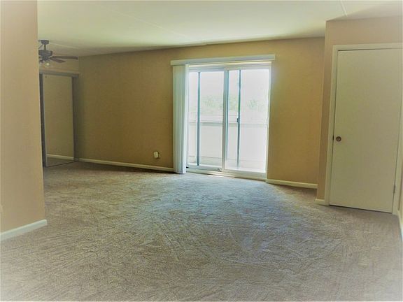 2nd image of 1460 Fairlane Dr APT 313