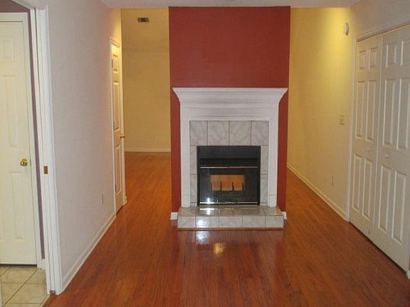 4th image of 107 Petty Ln
