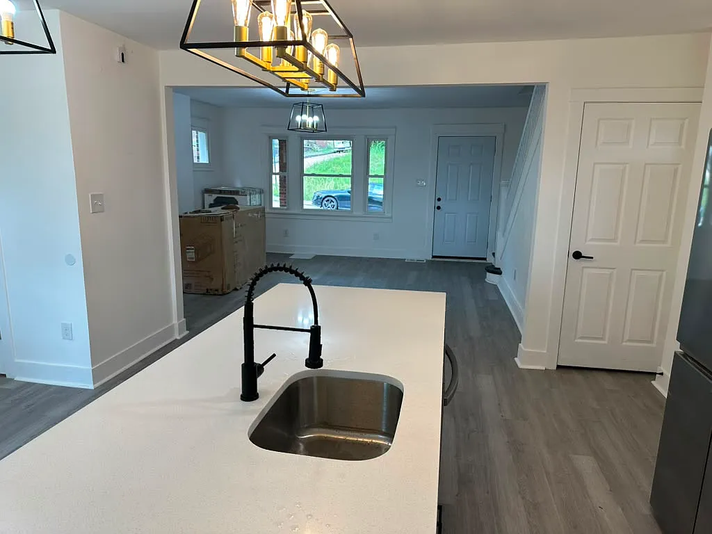 3 bed, 1.5 bath, 1300 sqft, $1,795 — Photo 2