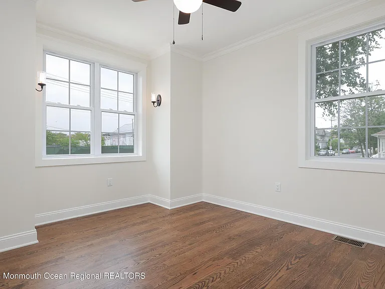55 Hudson Ave — Photo 16