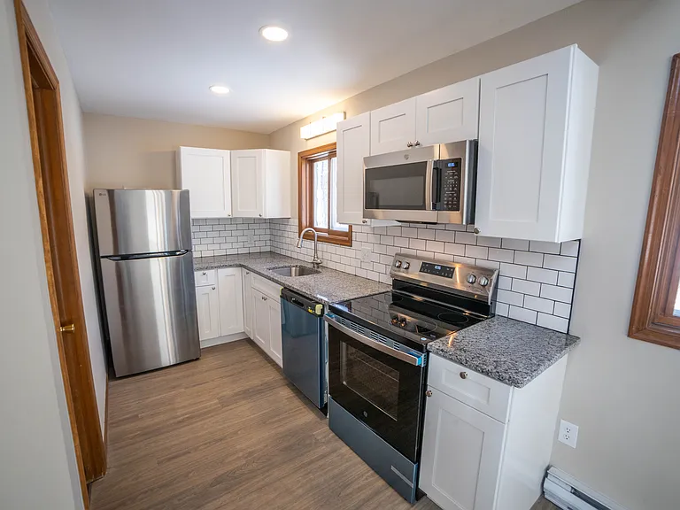 9640 Stony Hollow Dr — Photo 4