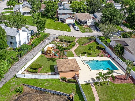 3rd image of 505 Lake Dexter Blvd