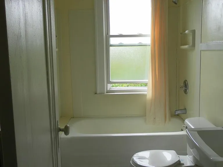1571 Oak St #LOWER — Photo 3