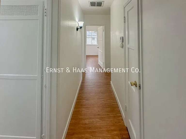 1618 E 63rd St — Photo 12