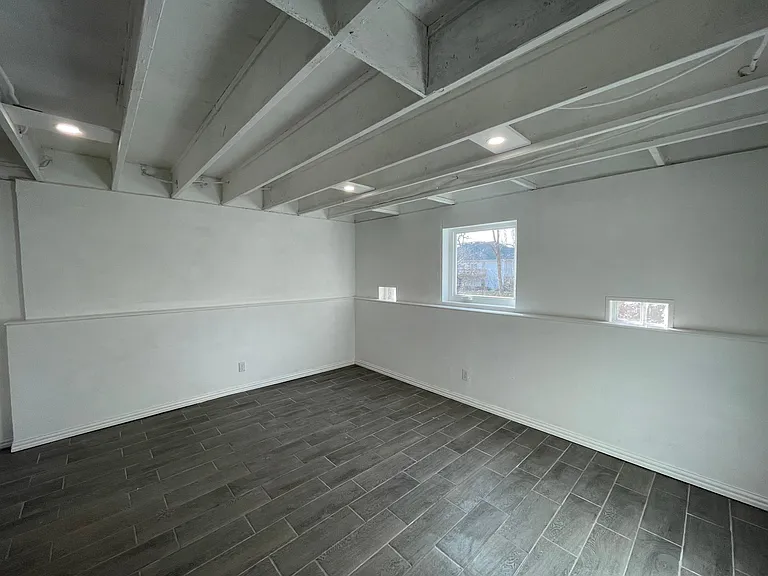 3666 Tara St — Photo 62