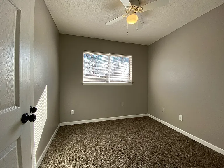 735 Farris Rd — Photo 4