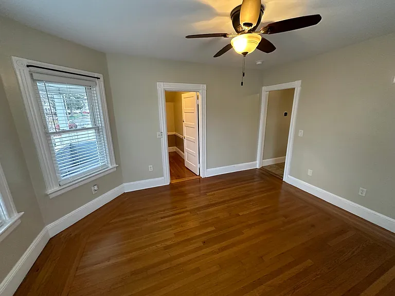 196 Clarence St #1 — Photo 14