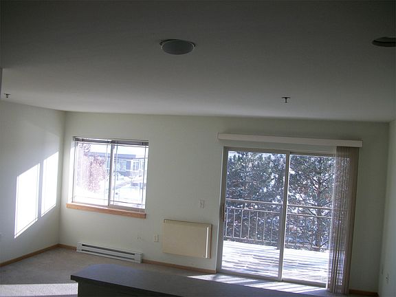 3rd image of 302 Prairie Heights Dr APT 204