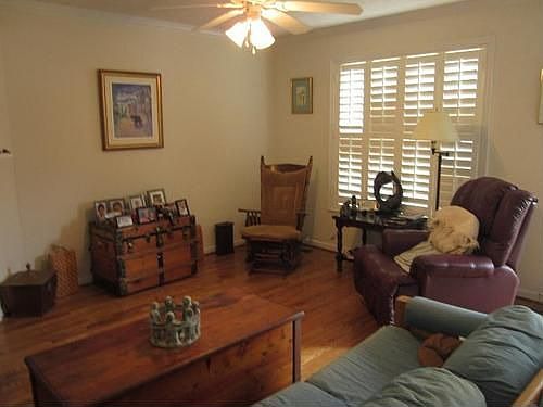 3rd image of 704 Wyndhurst Dr