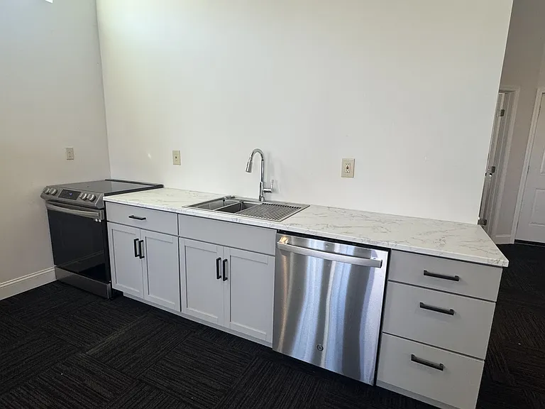 860 Vine St — Photo 5
