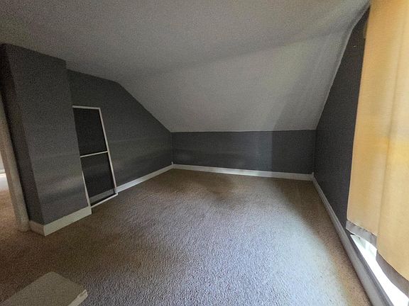 4th image of 321 W 3rd St