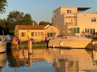 41260 Conger Bay Dr, Harrison Township, MI 48045