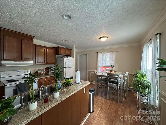 5th image of 329 La Quinta Dr #17