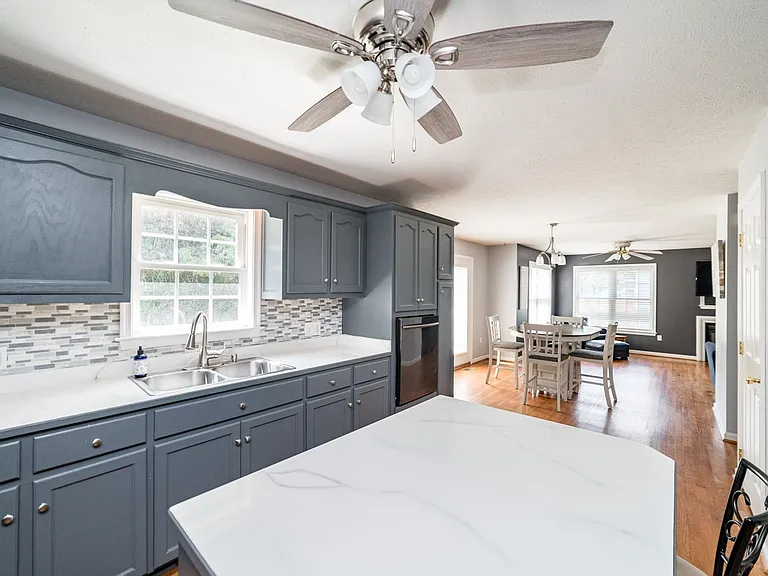 72 Viking Dr — Photo 32