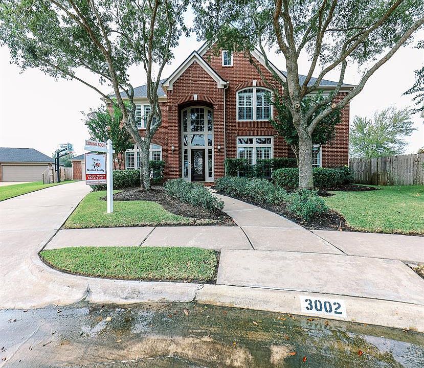 1st image of 3002 Lakehill Dr