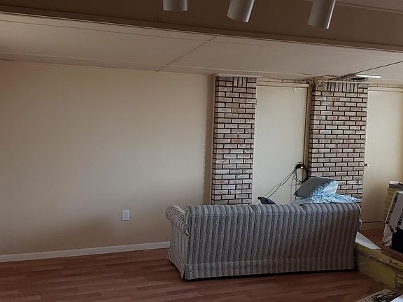 3rd image of 1514 E Everglade Ave
