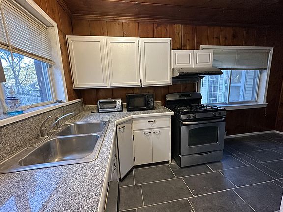 5th image of 4679 Burton St SE