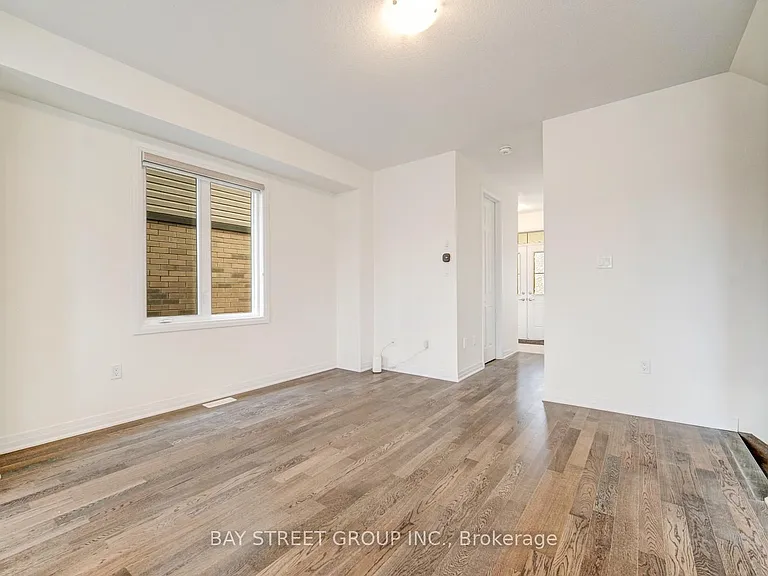 149 Wilmot Rd N — Photo 7