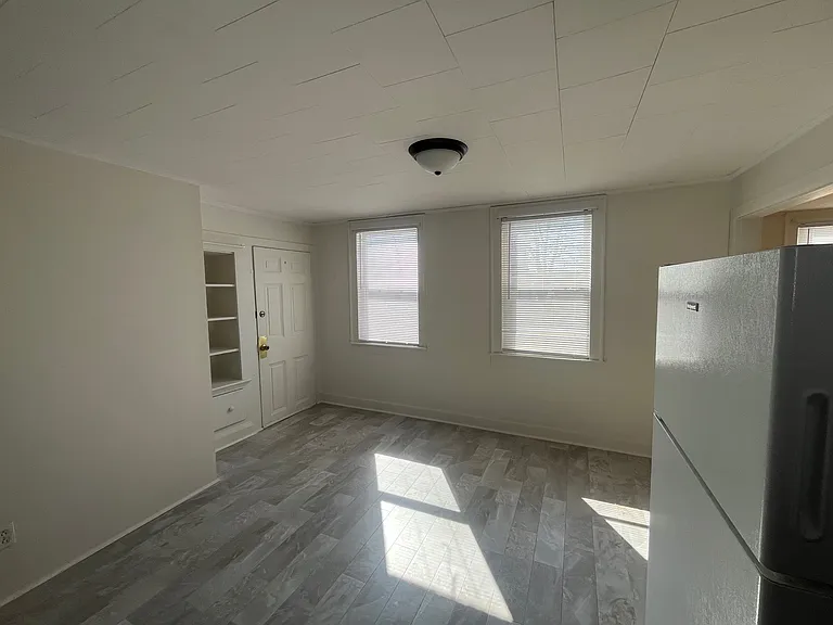 938 Shelburne Rd — Photo 4
