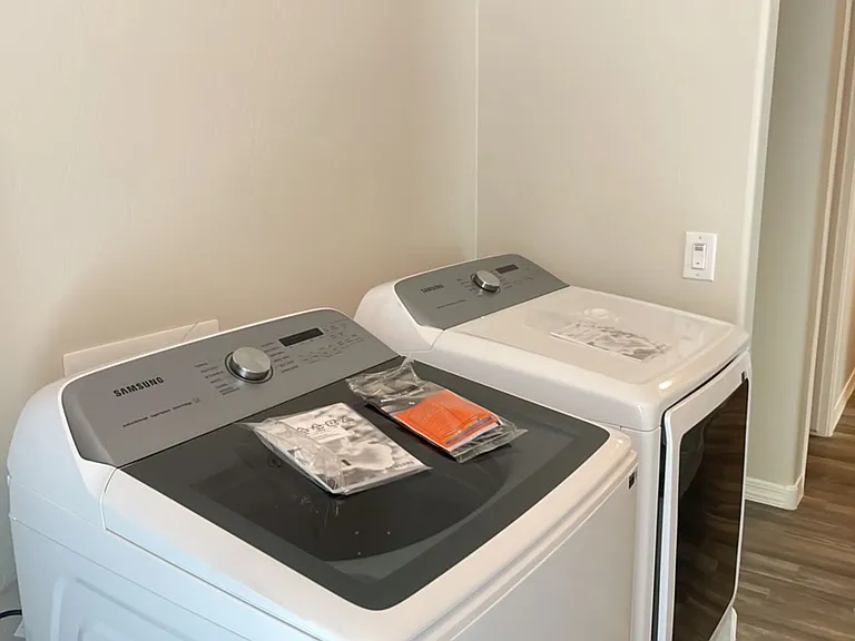 194 E Watson Pl — Photo 16
