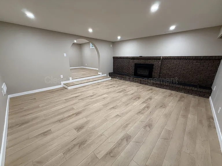 18 Trinity Pl W — Photo 25