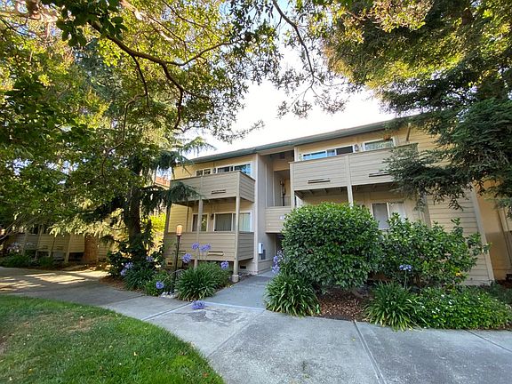 5th image of 785 N Fair Oaks Ave APT 2