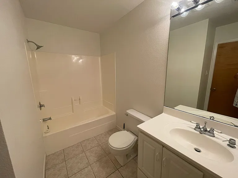 113 W Harbor Dr — Photo 24