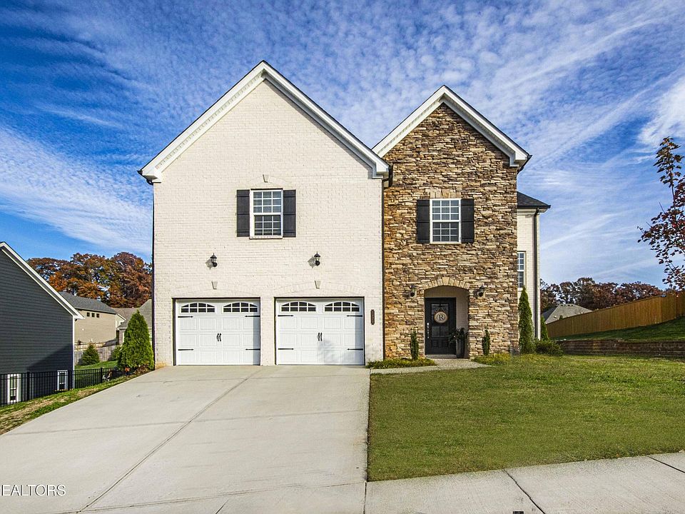 1st image of 1424 Staffwood Rd
