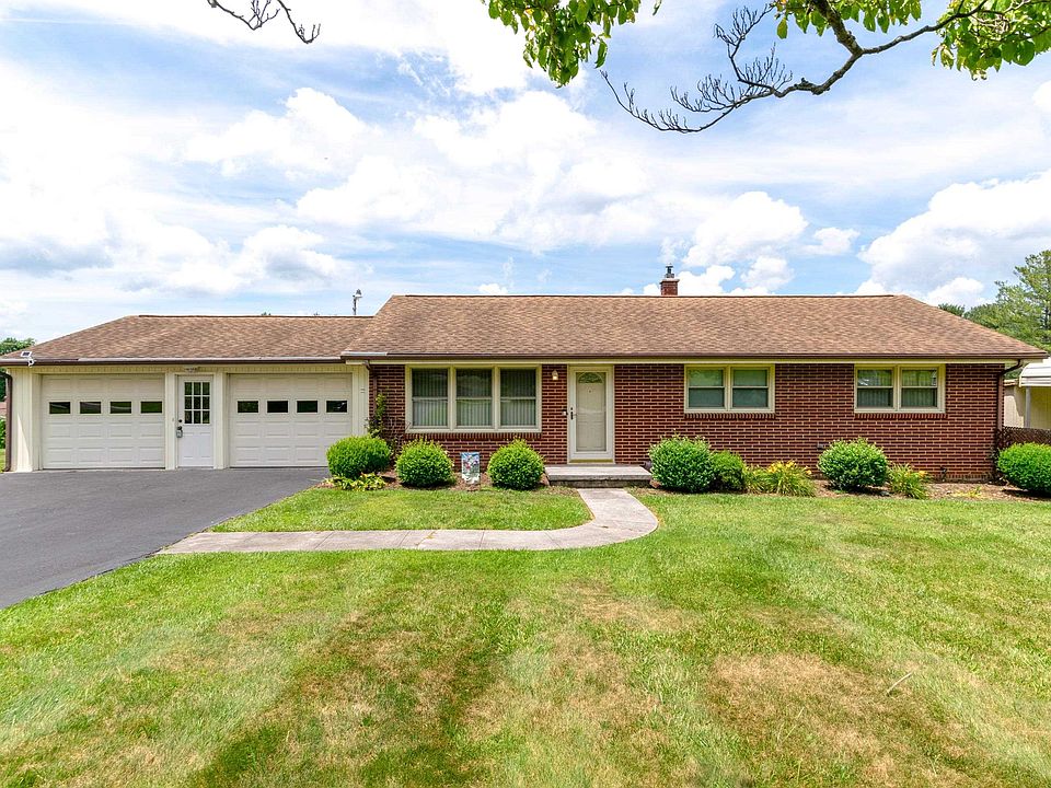 1st image of 260 Maple Dr