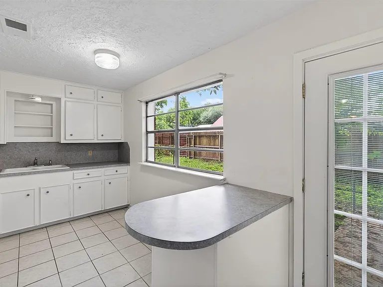 418 Texas St — Photo 16