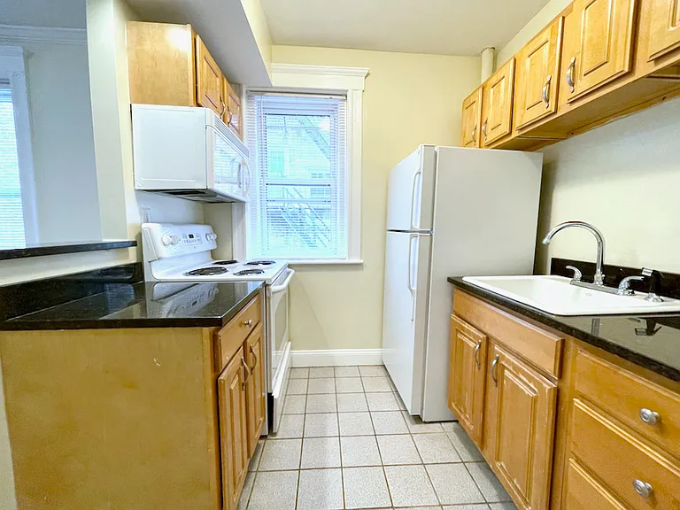 55 Queensberry St #26 — Photo 6