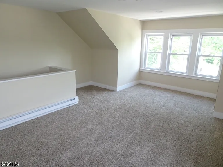 689 Sayre Ave — Photo 18