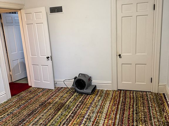 4th image of 978 N Main St #1