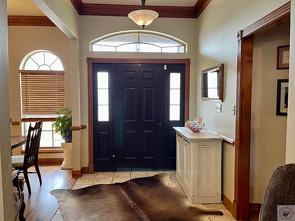 3rd image of 1800 Castle Oaks