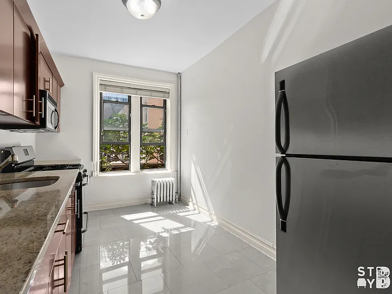710 Avenue S #A6 — Photo 2