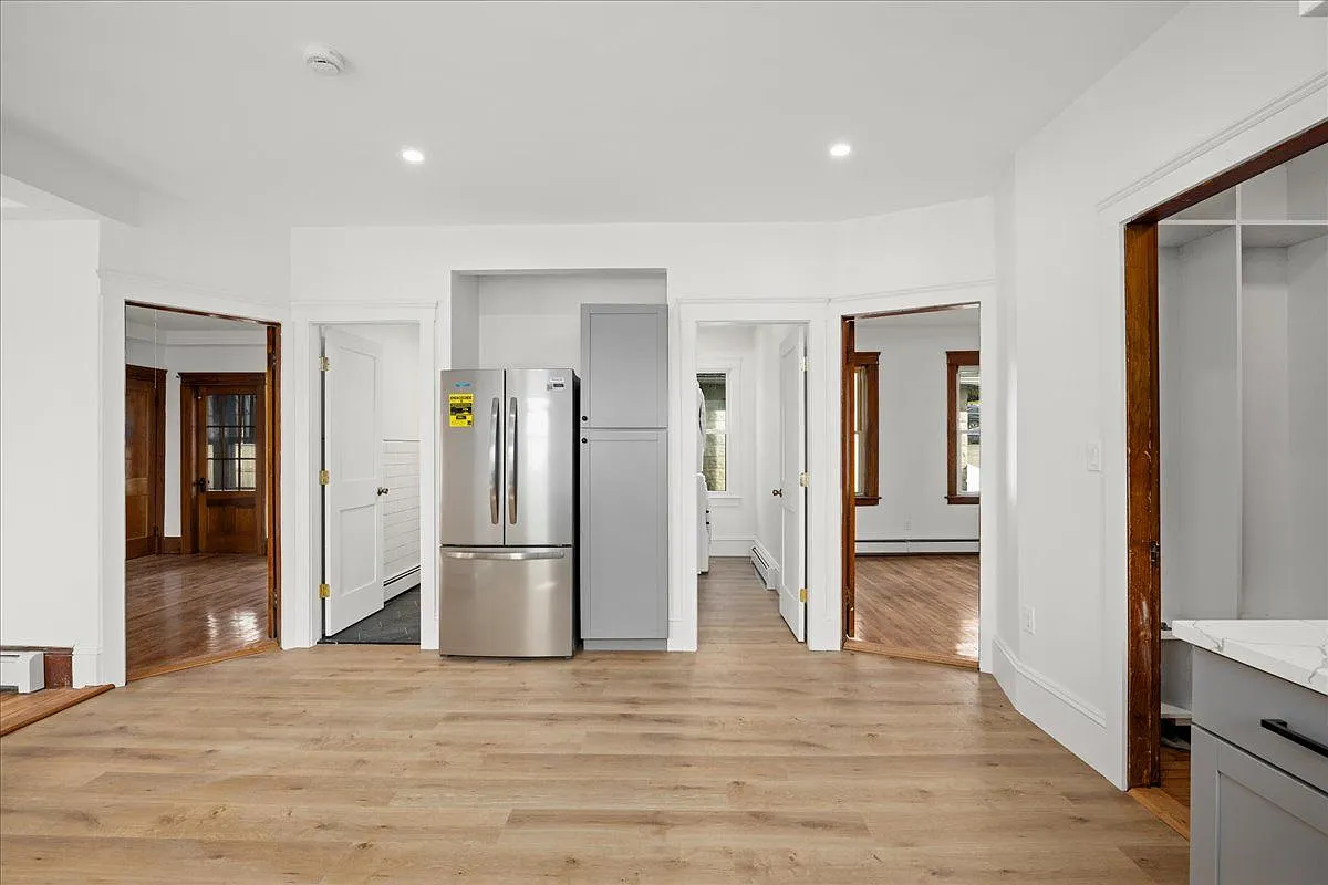 2 bed, 1.0 bath, 1274 sqft, $2,200 — Photo 4