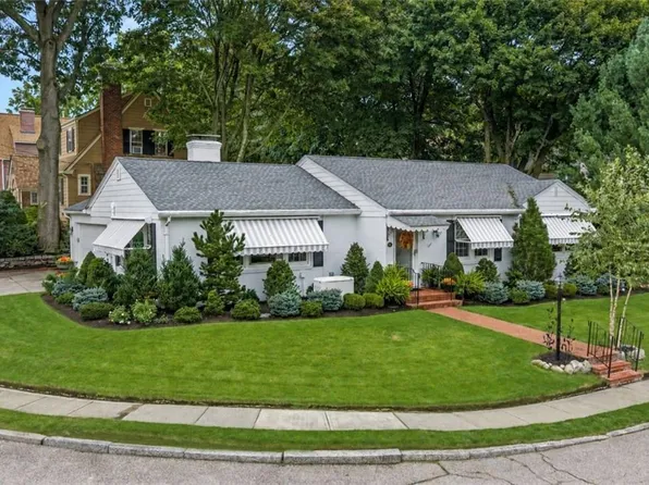 60 Alhambra Cir, Cranston, RI 02905
