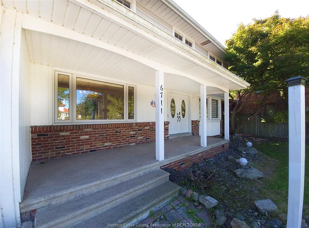 4 bed, 2.5 bath, $3,500 — Photo 4