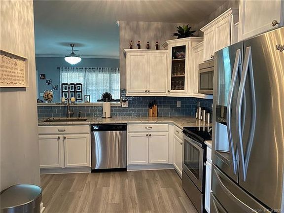 5th image of 2320 Lake Vista Dr