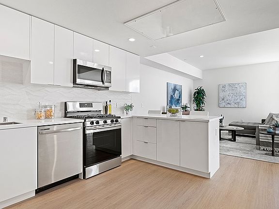 5th image of 4805 Bakman Ave #307