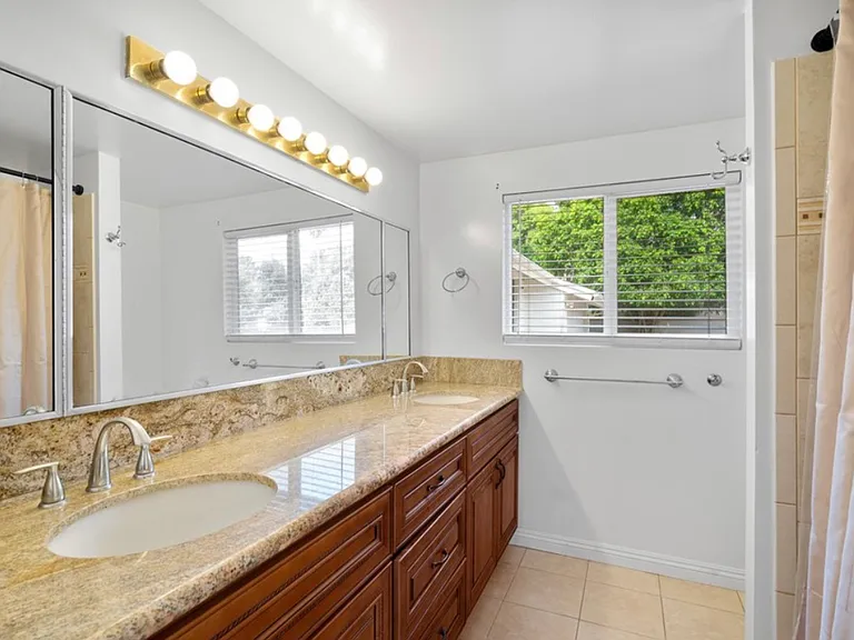 11027 Reseda Blvd — Photo 18