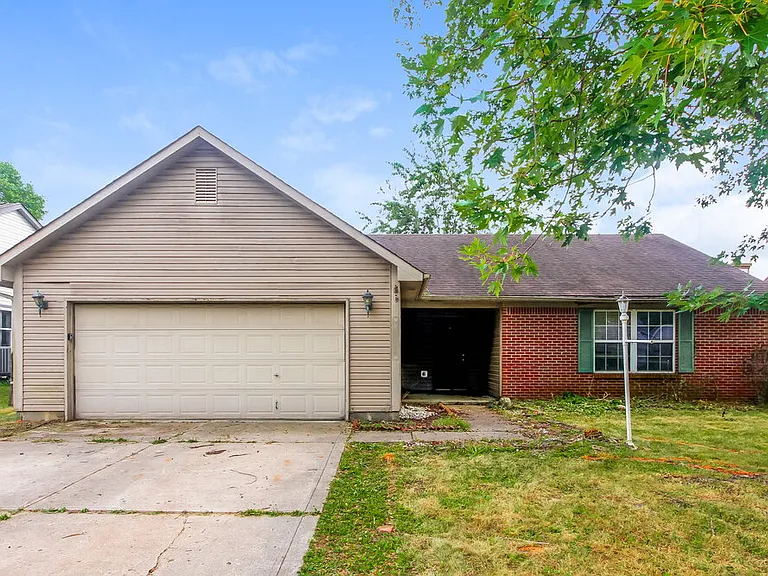 1010 Killian Dr — Photo 1
