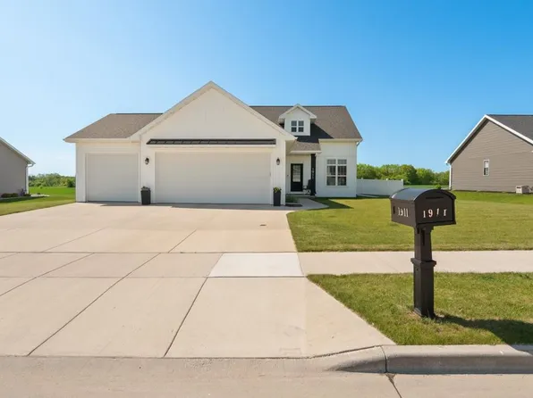 1911 White Dove Ln, Kaukauna, WI 54130