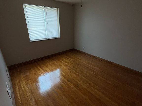 4th image of 108 W Huron Ave