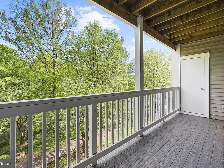 2844 Yarling Ct — Photo 3